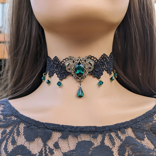 Vintage Emerald Choker Necklace made with Swarovski Crystals, Gothic Jewelry, Vintage Jewelry